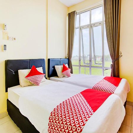 Oyo 3746 Double Tree Guesthouse Purwokerto Esterno foto
