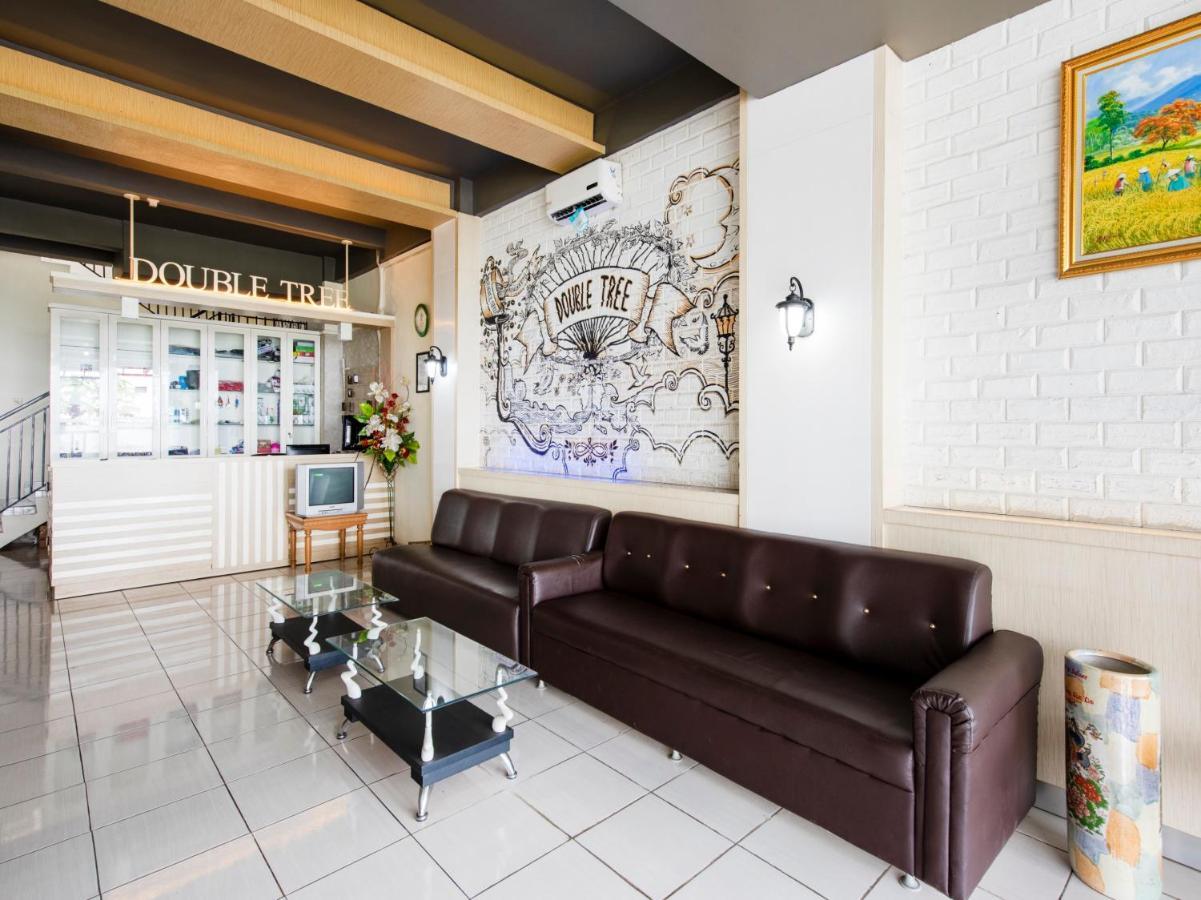 Oyo 3746 Double Tree Guesthouse Purwokerto Esterno foto