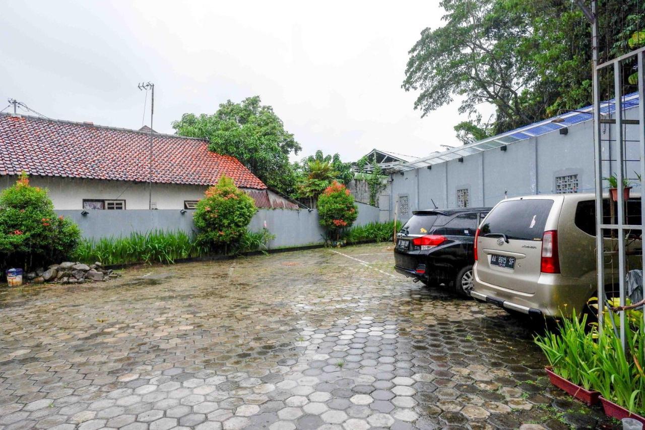 Oyo 3746 Double Tree Guesthouse Purwokerto Esterno foto